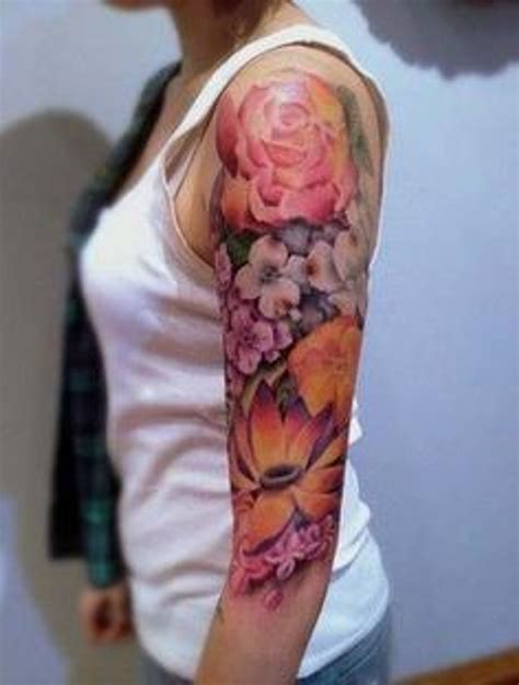 tatuaggio fiori braccio femminile|Tatuaggi con fiori: significati e idee per realizzarne uno